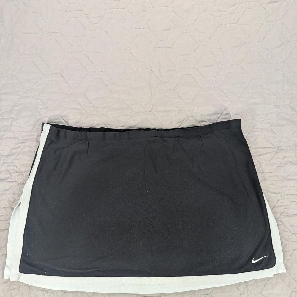 Nike Women's Black and Grey Skirt